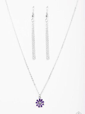 paparazzi silver necklace w/ purple charm